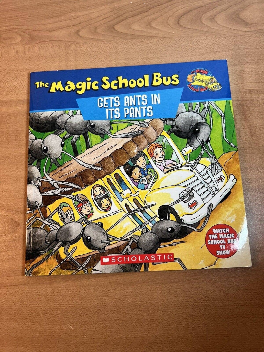 その他 Magic School Bus - Gets Ants in Its Pants [VHS] [Import] The Magic School Bus 3-Pak: Blows Its Top, Gets Ants in Its