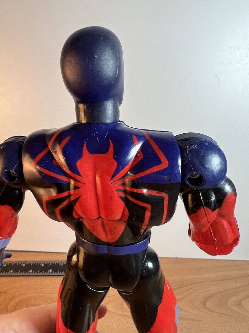 Marvel 2000 Spiderman Figura de 11 pulgadas (variante) Totalmente posable púrpura negro rojo imagen 7