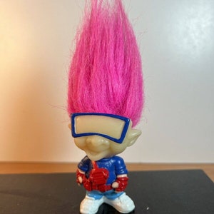 vintage 1993 Burger King Kid Vid Troll Figure Glow dans le jouet de cheveux rose foncé