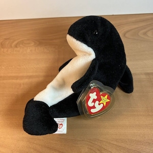 Ty Beanie Baby Waves the Whale Retired RARE with tag Errors Mint Condition 1996
