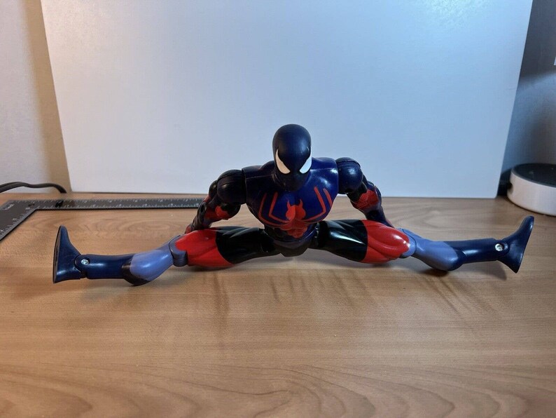Marvel 2000 Spiderman Figura de 11 pulgadas (variante) Totalmente posable púrpura negro rojo imagen 8