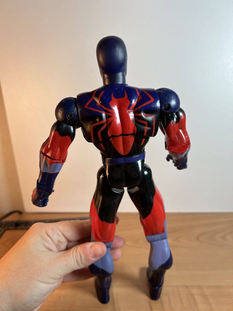 Marvel 2000 Spiderman Figura de 11 pulgadas (variante) Totalmente posable púrpura negro rojo imagen 6
