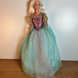 Barbie Doll / 1994 RAPUNZEL BARBIE Doll /collector  Series/vintage/mattel/blonde Hair/unique/rare/nrfb/toy -  Israel