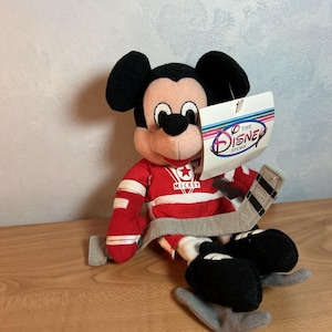 Disney Store Musse Pigg Hockeyspelare Säckväska Plysch 23 cm Med Etikett