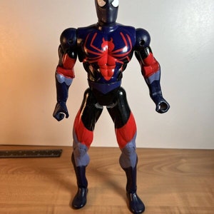 Marvel 2000 Spiderman Figura de 11 pulgadas (variante) Totalmente posable púrpura negro rojo imagen 1