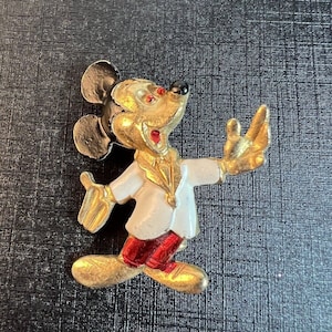 Disney Vintage Pin Mickey Mouse Walt Disney Productions 1.5”