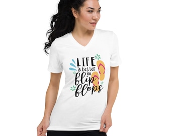 La vida es mejor en chanclas Camiseta unisex de manga corta con cuello en V