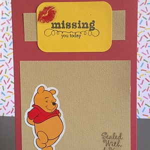 Winnie l'ourson vous manque aujourd'hui carte | Orné de Winnie l'ourson et scellé avec un baiser l Carte de vœux faite à la main Disney