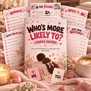 Peut inclure: Un livre de jeu Who's More Likely To? Couple Edition avec une couverture rose illustrant un couple, entouré de cartes de jeu intitulées Romantic, In The Future, Spicy, Would You Rather et Our Own Questions.