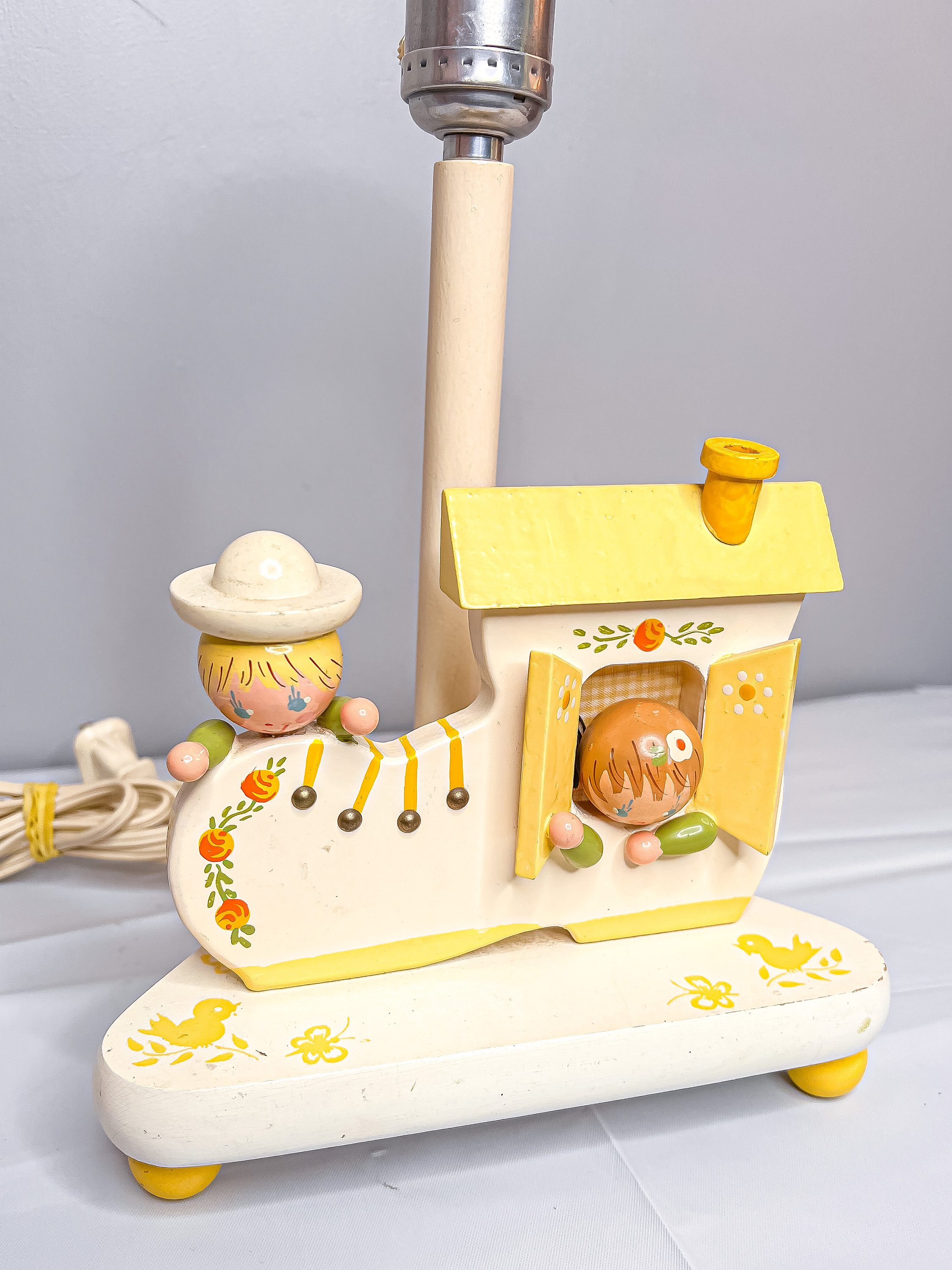 Vintage nursery lamp deals