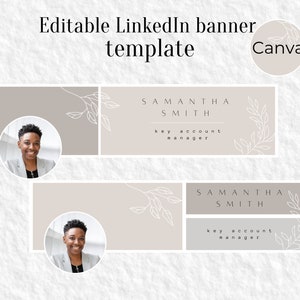 Op de afbeelding: Een LinkedIn-banner sjabloon met een beige achtergrond en witte bloemmotieven. De banner toont een portret van een vrouw met kort haar en een professionele outfit. De tekst "SAMANTHA SMITH" en "key account manager" wordt in zwarte tekst weergegeven.