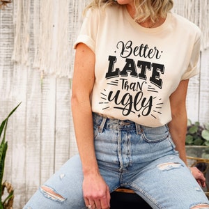 Better Late Than Ugly, Busy Mom, Better Late Shirt, Always Late, lustiges Mama-Shirt, Kosmetikerin-Shirt, Friseur-Shirt, modisch spät