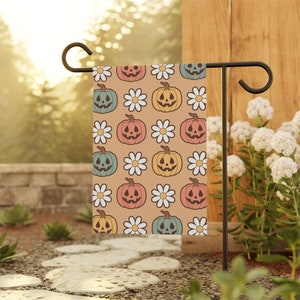 Daisy Pumpkin Flag, Fall Garden Flag, Halloween Flag, Cute Halloween Outdoor Decor, Autumn Yard Flags, Jack O Lantern Flag, Fall Yard Decor 12'' × 18''