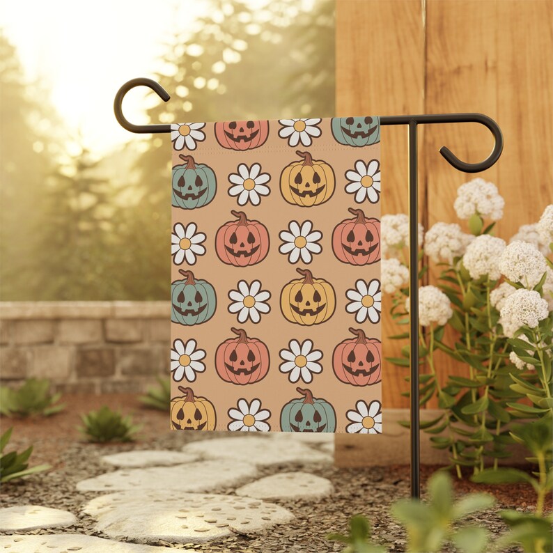 Daisy Pumpkin Flag, Fall Garden Flag, Halloween Flag, Cute Halloween Outdoor Decor, Autumn Yard Flags, Jack O Lantern Flag, Fall Yard Decor 12'' × 18''