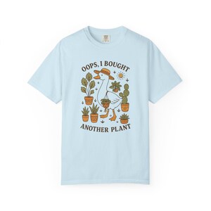 Camiseta para amantes de las plantas, camiseta divertida de plantas, camiseta para mamás de plantas, regalo para jardineros, camiseta de plantas de interior, camiseta de plantas estilo cottagecore, camiseta de ganso, camiseta con humor sobre plantas Chambray