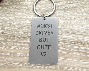 Llavero "Peor conductor pero bonito", llavero divertido para marido, regalo para esposa, regalo de cumpleaños humorístico para él, regalo para mal conductor, regalo para novia