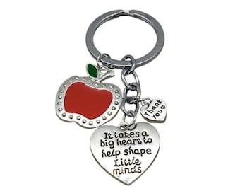 Se necesita un gran corazón para ayudar a dar forma a las pequeñas mentes, llavero, regalo de agradecimiento para maestros, llavero de manzana roja, regalo de estudiante, maestro de escuela