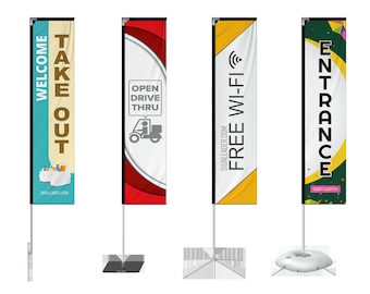 Pode incluir: Quatro tipos diferentes de bandeiras de penas com vários designs e mensagens. As bandeiras estão em suportes com diferentes bases. As bandeiras são todas brancas com diferentes designs e textos coloridos. O texto nas bandeiras diz "Take Out", "Open Drive Thru", "Free Wi-Fi" e "Entrance".