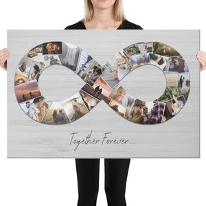 Peut inclure: Impression sur toile rectangulaire avec un symbole infini composé de photos. Les photos sont disposées à l'intérieur du symbole, avec l'inscription "Together Forever..." en dessous. Le fond présente un motif de grain de bois gris clair.