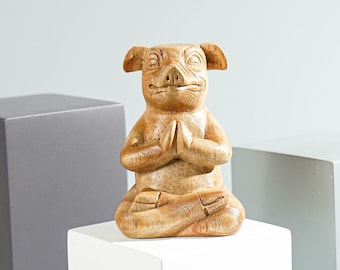 Meditierendes Schwein Skulptur, Tierfigur Yoga, Parasit Holz Basis, Schnitzerei, Meditation Statue, Figurine Büro Dekor, Geschenk für Vater