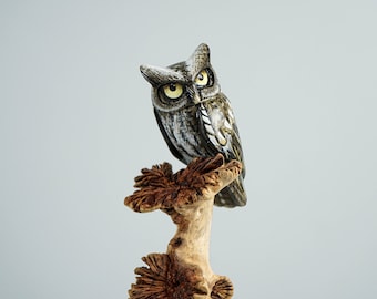 Búho Real en la Rama de un Árbol, Figura Pintada, Arte Colorido, Adorno de Madera, Escultura Única, Pintada a Mano, Decoración de Oficina