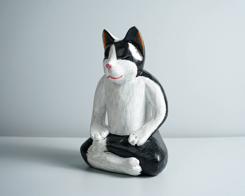 Figurine de chat méditant, statue colorée de yoga de chat, sculpture peinte, statue de pose de yoga, sculpture sur bois, décoration d'appartement, cadeau commémoratif image 5