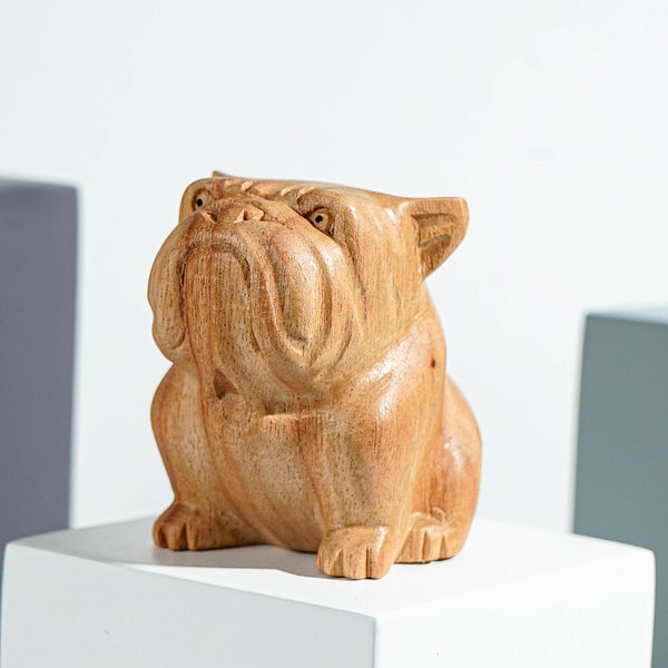 Bulldog Sitzen Skulptur, Hunde Statue, Tier, Holzsockel, Einzigartige Statue, Figurine, Raumdekor, Kinderzimmer Dekor, Mutter Geschenk, Geschenk für Ihn