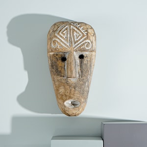 Timor tribal Mask, Wall Art, Antique, Primitive, Hanging Statue, Sculpture, Wood Carving, Boho Decor, Halloween Decor, Teacher Gift
