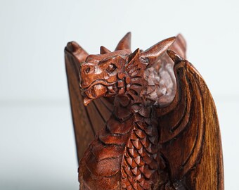 翼のあるドラゴンの彫刻、小さな像、ミニチュア、神秘的な動物、木製