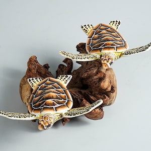 Couple Turtle Sculpture, Sea Turtle, Wood Carving, Ocean, Hand-painted Figurine, Office Desk Decor, Unique, Wedding Gifts, Birthday Gift image 8