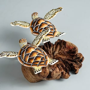 Couple Turtle Sculpture, Sea Turtle, Wood Carving, Ocean, Hand-painted Figurine, Office Desk Decor, Unique, Wedding Gifts, Birthday Gift image 9