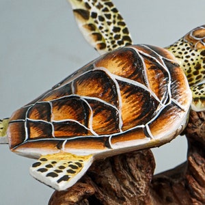 Couple Turtle Sculpture, Sea Turtle, Wood Carving, Ocean, Hand-painted Figurine, Office Desk Decor, Unique, Wedding Gifts, Birthday Gift image 7