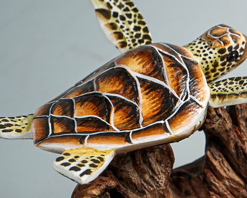 Couple Turtle Sculpture, Sea Turtle, Wood Carving, Ocean, Hand-painted Figurine, Office Desk Decor, Unique, Wedding Gifts, Birthday Gift image 7