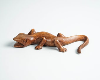 Gecko Sculpture, Animal Statue, Wood Carving, Handcrafted, Wooden Statue, Living Room Decor, Gift for Brother, Birthday Gift, Gift for Dad