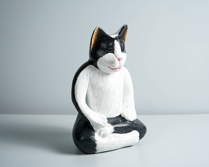 Figurine de chat méditant, statue colorée de yoga de chat, sculpture peinte, statue de pose de yoga, sculpture sur bois, décoration d'appartement, cadeau commémoratif image 4