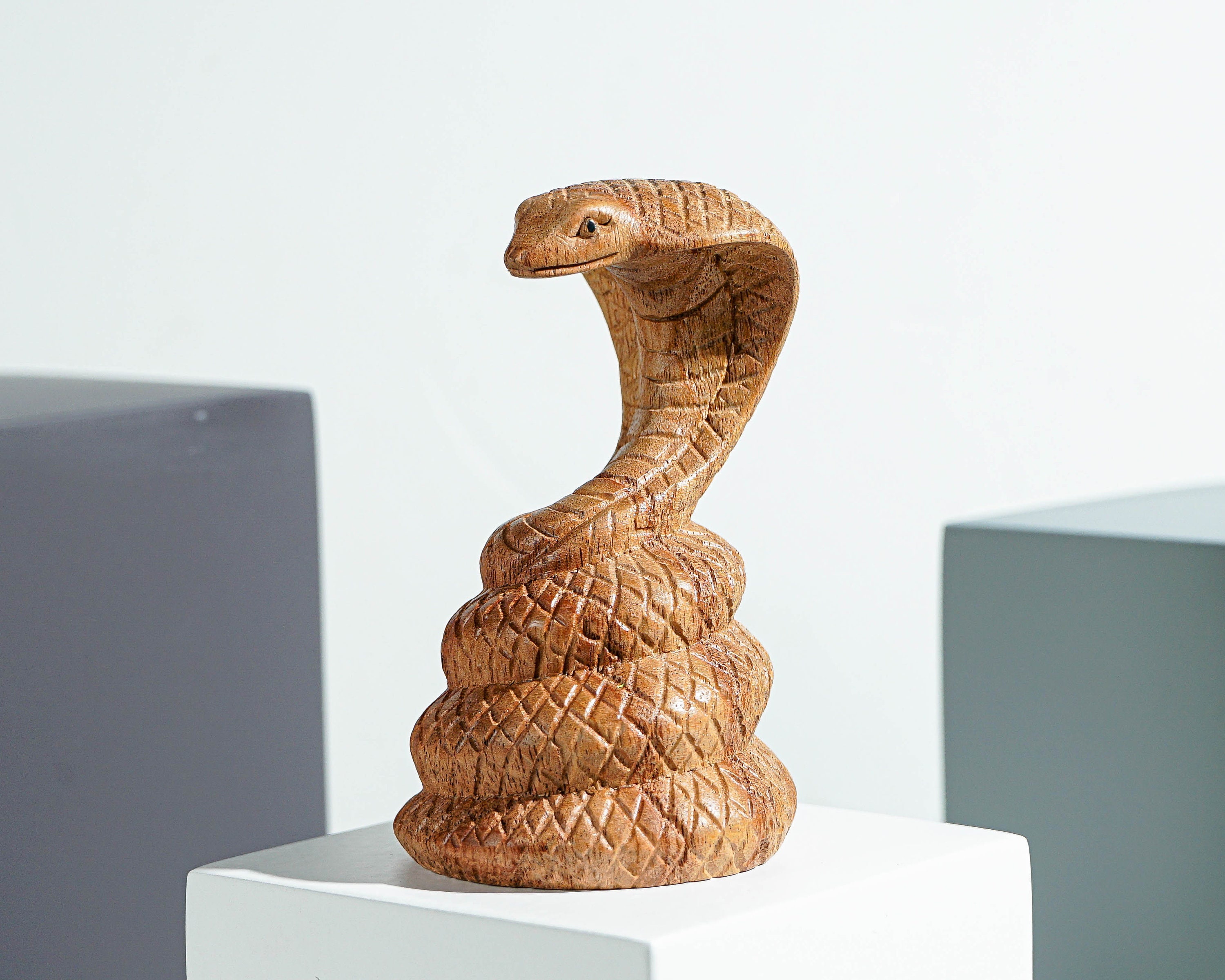 ヴィンテージ コブラ 木製 蛇の置物 可動式 アートオブジェ インド 木製コブラ彫刻、ヘビ、爬虫類オーナメント、ヘビコレクター