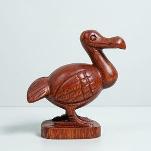 Wooden Dodo Bird Statue, Dodo Bird figurine,  Animal Sculpture, Wood Carving, Hand Carved, Living Room Decor, Gift for Friend, Memorial Gift