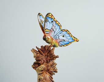 Figurka Błękitnego Motyla, Spersonalizowana, Rzeźba w drewnie, Malowana statuetka, Unikatowa, Ozdoby motyli, Statuetka owada, Dekoracja safari, Prezent dla niej