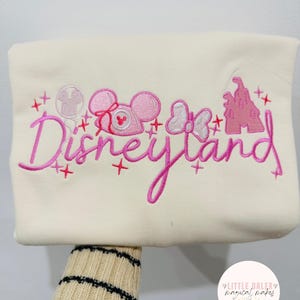 Sweat-shirt brodé inspiré de Disneyland , Paris , Californie , Parcs Disney , Disney Main Street image 1