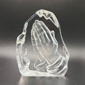 Pisapapeles vintage de manos en oración de cristal de plomo: decoración religiosa para el hogar