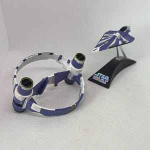 Star Wars Titanium Series Plo Koon Jedi Starfighter w/ Hyperspace Ring – Die-Cast 2006 Hasbro Delta-7B Interceptor w/ Stand