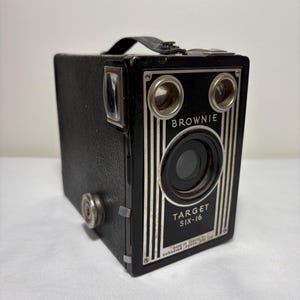 Kodak Brownie Target Six-16 kamera från 1940-talet | Vintage art déco-filmrekvisita