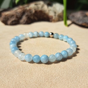 Pulsera de cristal de aguamarina azul para calmar y comunicarse. Pulsera de energía curativa del chakra de la garganta. Joyería de cuentas de aguamarina. Regalo para mujer.