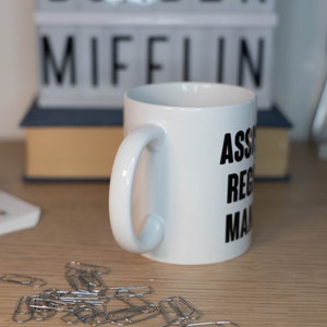 Le mug de bureau ASSISTANT du DIRECTEUR RÉGIONAL Dunder Mifflin Mug image 4