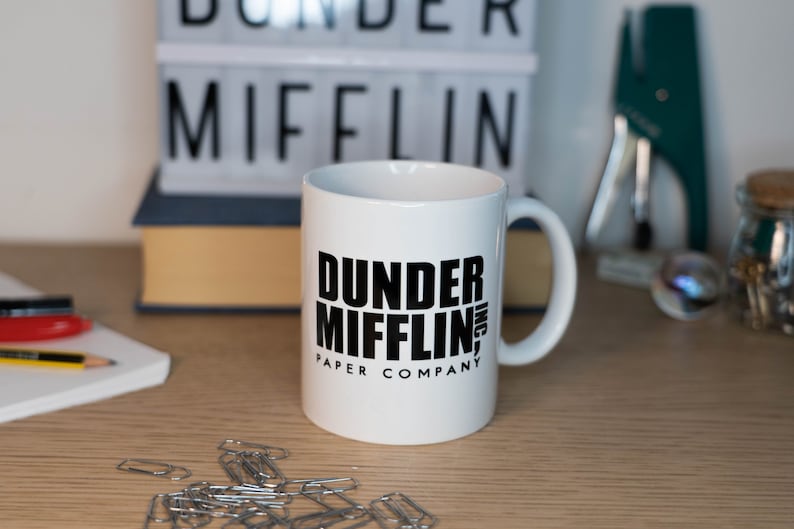 Le mug de bureau ASSISTANT du DIRECTEUR RÉGIONAL Dunder Mifflin Mug image 3