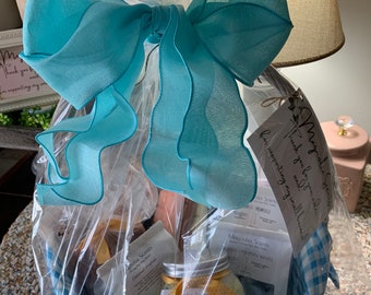 Customizable Scented Gift Basket: Wax Melts, Sachets & Macarons
