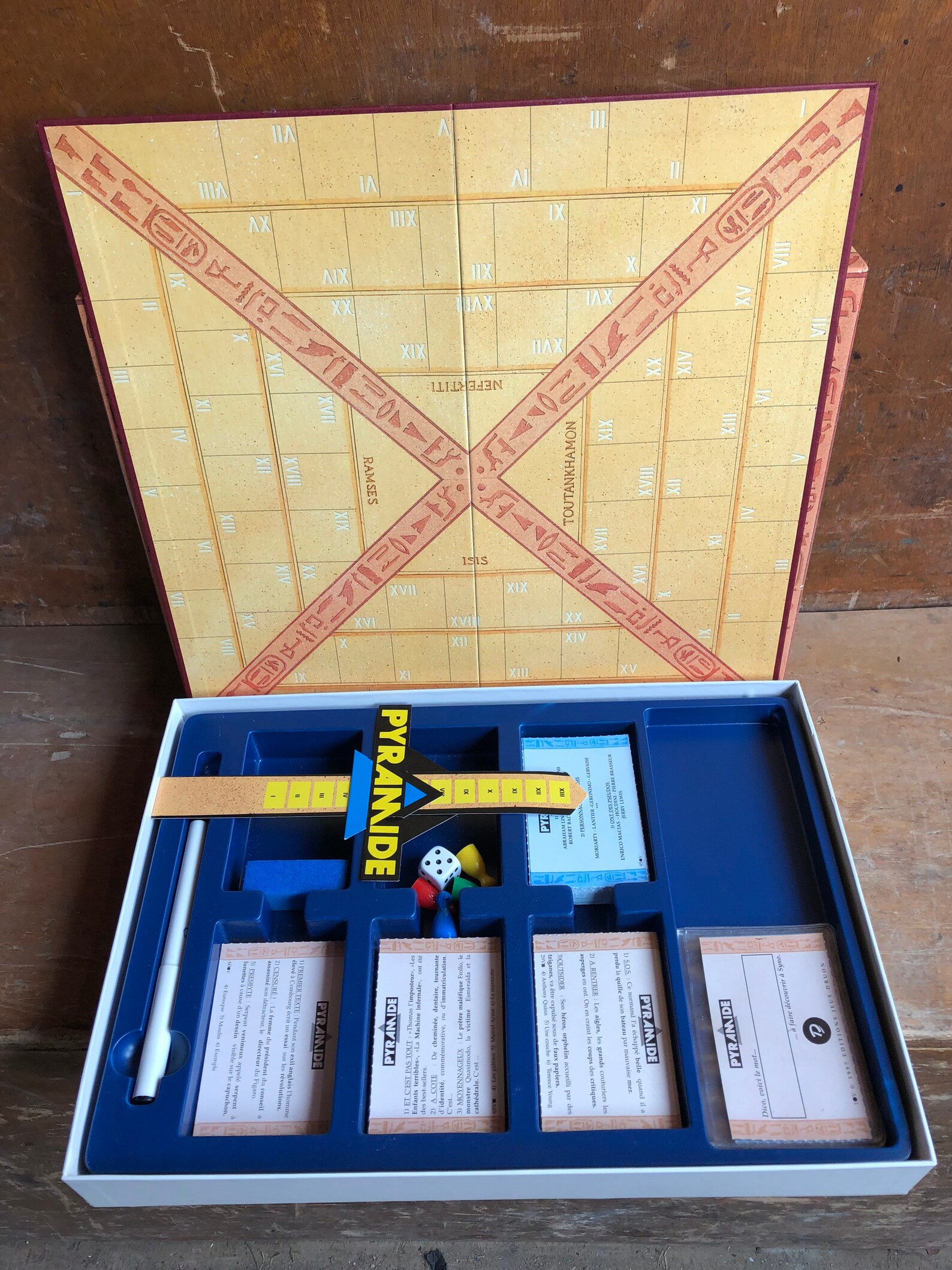 Ancien Jeu de Societé PYRAMIDE Avec