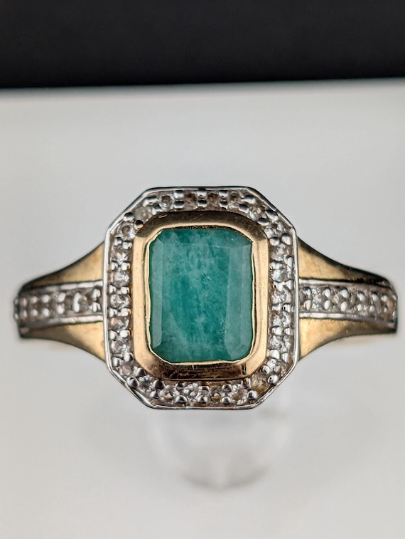 Toller Statement Ring. 925 Silber Sterling. Gr. 60 / 61, vergoldet mit grünem Schmuckstein und klaren kleinen Steinchen Topas ? Smaragd ?