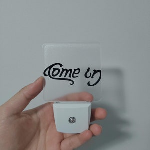 Come In Go Away Ambigram Plug In Night Light Lumières LED abordables réversibles Lampe de nuit plug-in Monogram pas cher Idée cadeau moins de 20 ans image 4