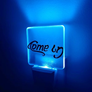 Come In Go Away Ambigram Plug In Night Light Lumières LED abordables réversibles Lampe de nuit plug-in Monogram pas cher Idée cadeau moins de 20 ans image 7